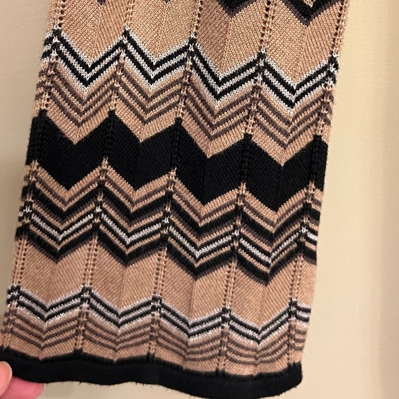 INC size L beautiful dress in Excellent condition, thin sweater material - Picture 4 of 5